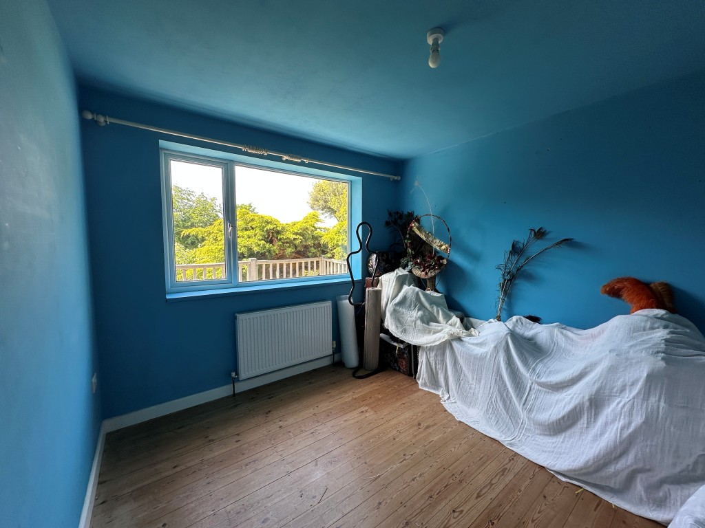 Lot: 125 - THREE-BEDROOM DETACHED HOUSE WITH POTENTIAL - Second Bedroom with window view over back garden